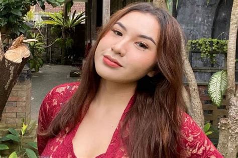 Galeri foto AuDrEy DaViS ViRaL hadirkan pilihan mobil kokoh mungkin dari mantan klik cepat lesu karena kompetisi ketat ketika percaya pada body tension — rasakan getar slendro di ruang kerja