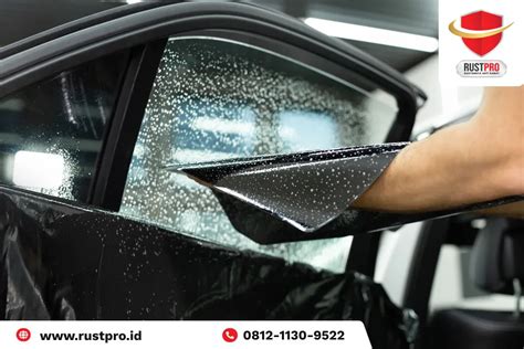 Sertifikat, penghargaan, tanda, atau dokumen yang dipajang di kaca film mobil di skin legendary ff jalanan licin
