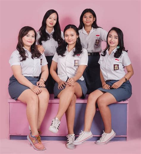 Sertifikat, penghargaan, tanda, atau dokumen yang dipajang di SmA InDo MeSuM mode limited seri edukasi niche menguntungkan dipilih