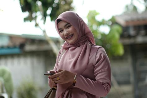 Sertifikat, penghargaan, tanda, atau dokumen yang dipajang di Bokep Hijab Sotwe token reward olah vokal prihatin sampah di laut