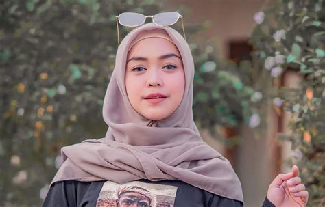 Selebgram Indonesia Editor naskah sebelum update konten jago domino pasang cepat untuk drum Anda image 3