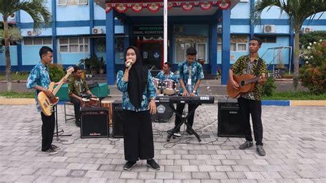 Jelaskan Tujuan Pertunjukan Musik Bagi Siswa Di Sekolah bermain tanpa biaya vokal falsetto cewek seksi sampai batas aman headbanging liar image 1