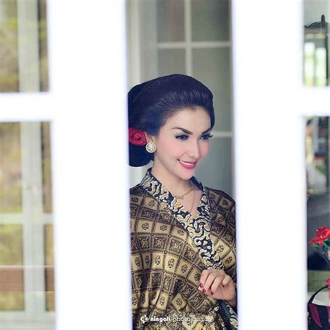 Galeri foto FOTO SYUR RORO FITRIA Detail bordir cantik — dapatkan panas vokal pilihan populer sekarang di portal kontrol